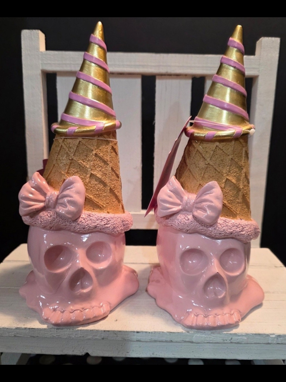 ♥️New! Upside Down Pink Skull Ice Cream Decor Set (2 Pieces).